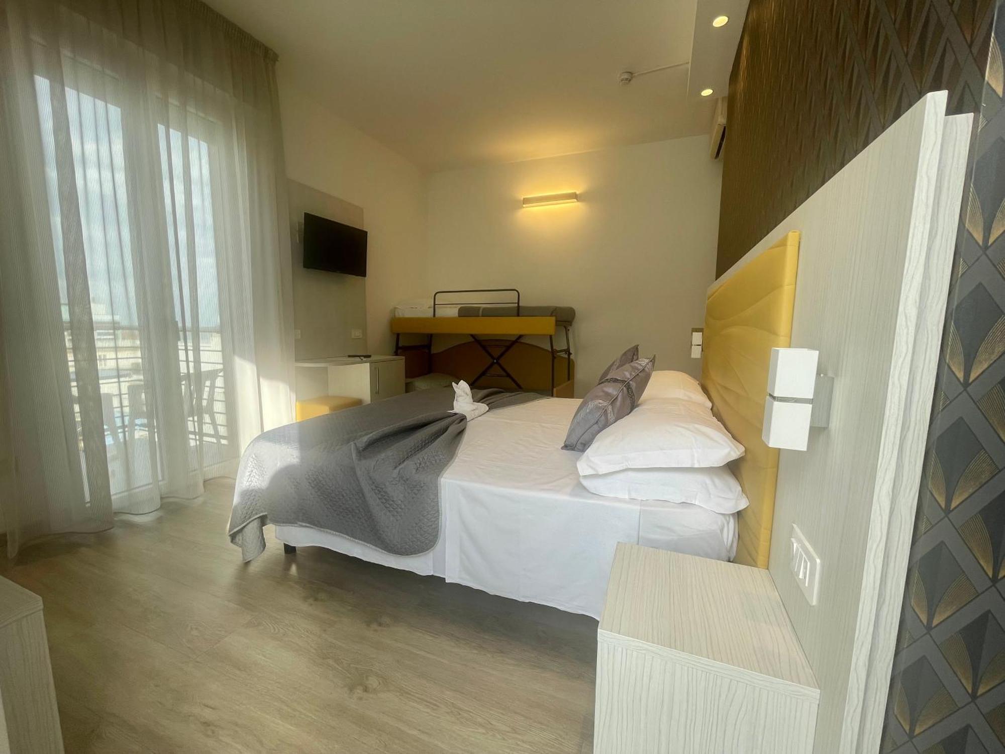 Hotel Eiffel Rimini Kültér fotó