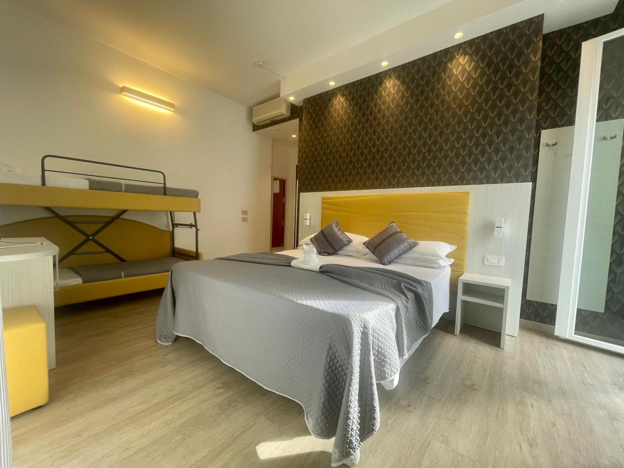 Hotel Eiffel Rimini Kültér fotó